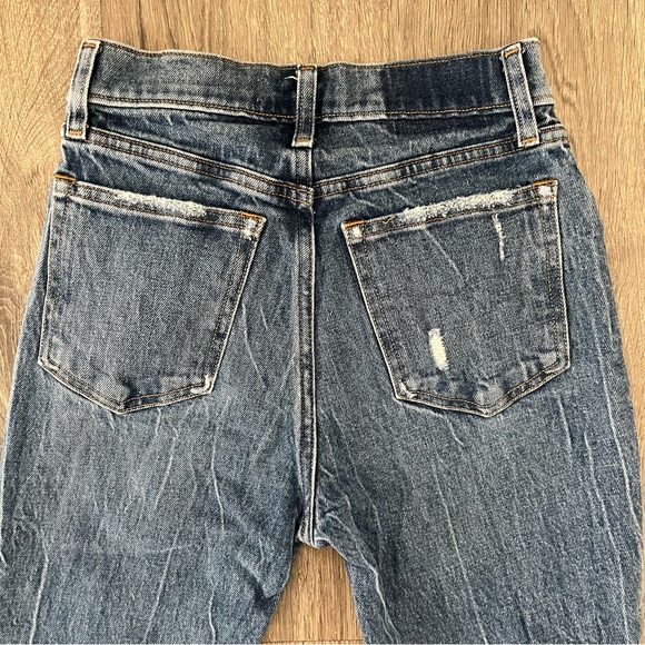 Abercrombie and Fitch The Mom High Rise Jeans - Picture 5 of 11